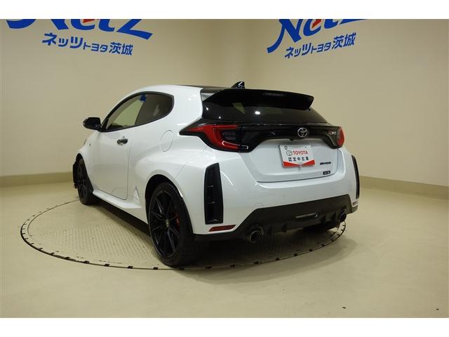 ＧＲヤリス ＲＺ　ハイパフォーマンス　ファースト　エディション　６ＭＴ　ディスプレイオーディオナビ　ブルートゥース　リヤカメラ　ＥＴＣ　スマートキー　オートエアコン　シートヒーター　クルーズコントロール　ＬＥＤライト　アイドリングストップ　セーフティセンス　アルミ（8枚目）