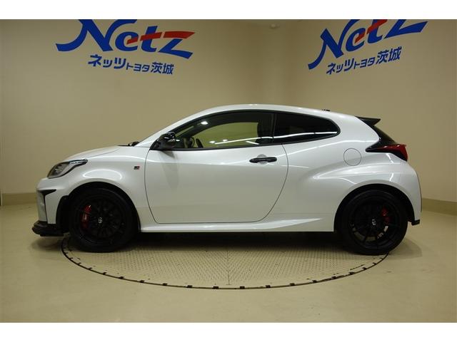 ＧＲヤリス ＲＺ　ハイパフォーマンス　ファースト　エディション　６ＭＴ　ディスプレイオーディオナビ　ブルートゥース　リヤカメラ　ＥＴＣ　スマートキー　オートエアコン　シートヒーター　クルーズコントロール　ＬＥＤライト　アイドリングストップ　セーフティセンス　アルミ（9枚目）