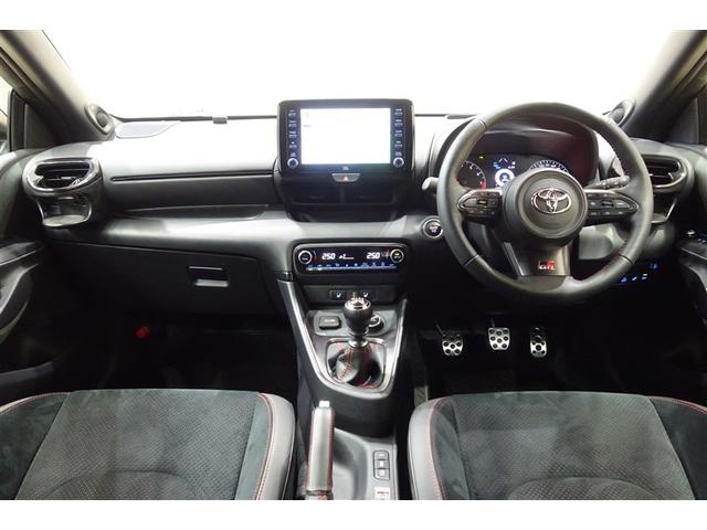 ＧＲヤリス ＲＺ　ハイパフォーマンス　ファースト　エディション　６ＭＴ　ディスプレイオーディオナビ　ブルートゥース　リヤカメラ　ＥＴＣ　スマートキー　オートエアコン　シートヒーター　クルーズコントロール　ＬＥＤライト　アイドリングストップ　セーフティセンス　アルミ（10枚目）