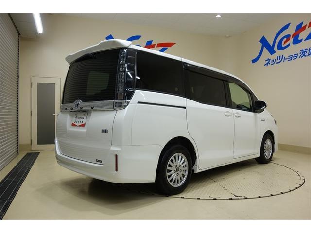 ヴォクシー ハイブリッドＶ　純正ナビ　ワンセグＴＶ　ブルートゥース　リヤカメラ　ＥＴＣ　スマートキー　オートエアコン　シートヒーター　クルーズコントロール　ＬＥＤライト　両側電動ドア　置くだけ充電　アルミホイール　ロングラン保証（7枚目）