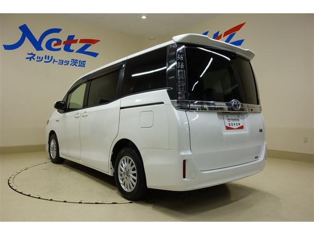 ヴォクシー ハイブリッドＶ　純正ナビ　ワンセグＴＶ　ブルートゥース　リヤカメラ　ＥＴＣ　スマートキー　オートエアコン　シートヒーター　クルーズコントロール　ＬＥＤライト　両側電動ドア　置くだけ充電　アルミホイール　ロングラン保証（9枚目）