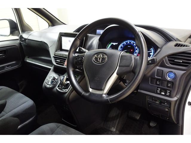 ヴォクシー ハイブリッドＶ　純正ナビ　ワンセグＴＶ　ブルートゥース　リヤカメラ　ＥＴＣ　スマートキー　オートエアコン　シートヒーター　クルーズコントロール　ＬＥＤライト　両側電動ドア　置くだけ充電　アルミホイール　ロングラン保証（23枚目）