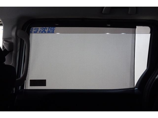 ヴォクシー ハイブリッドＶ　純正ナビ　ワンセグＴＶ　ブルートゥース　リヤカメラ　ＥＴＣ　スマートキー　オートエアコン　シートヒーター　クルーズコントロール　ＬＥＤライト　両側電動ドア　置くだけ充電　アルミホイール　ロングラン保証（25枚目）