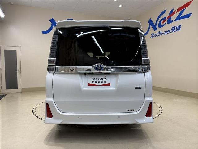 ヴォクシー ハイブリッドＺＳ　煌ＩＩＩ　アイドリングストップ　地デジＴＶ　リヤカメラ　１オナ車　Ｗエアコン　スマートキー　ミュージックプレイヤー接続可　ＤＶＤ再生可　クルコン　ＶＳＣ　キーレス　アルミホイール　ナビ＆ＴＶ　ＬＥＤヘッドランプ（9枚目）