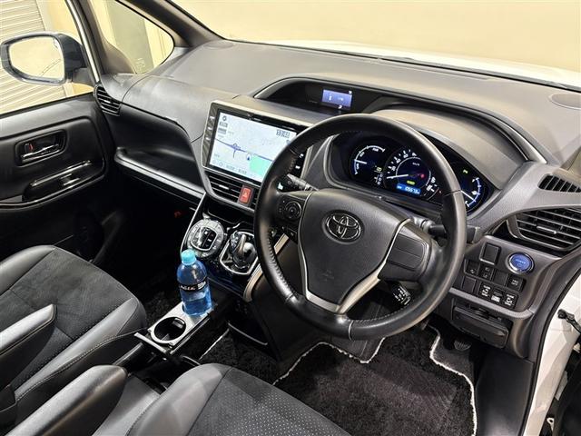 ヴォクシー ハイブリッドＺＳ　煌ＩＩＩ　アイドリングストップ　地デジＴＶ　リヤカメラ　１オナ車　Ｗエアコン　スマートキー　ミュージックプレイヤー接続可　ＤＶＤ再生可　クルコン　ＶＳＣ　キーレス　アルミホイール　ナビ＆ＴＶ　ＬＥＤヘッドランプ（24枚目）