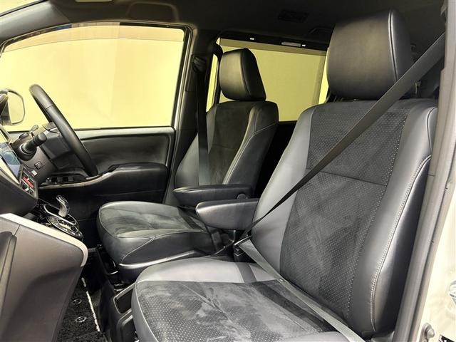 ヴォクシー ハイブリッドＺＳ　煌ＩＩＩ　アイドリングストップ　地デジＴＶ　リヤカメラ　１オナ車　Ｗエアコン　スマートキー　ミュージックプレイヤー接続可　ＤＶＤ再生可　クルコン　ＶＳＣ　キーレス　アルミホイール　ナビ＆ＴＶ　ＬＥＤヘッドランプ（26枚目）