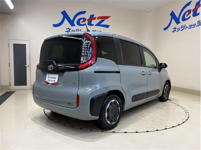 シエンタ ハイブリッドＺ　１００Ｖ電源　ディスプレイオーディオナビ　フルセグＴＶ　ブルートゥース　リヤカメラ　ＥＴＣ　スマートキー　シートヒーター　クルーズコントロール　ＬＥＤライト　両側電動ドア　セーフティセンス（8枚目）