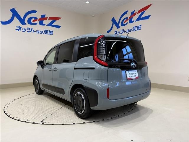 シエンタ ハイブリッドＺ　１００Ｖ電源　ディスプレイオーディオナビ　フルセグＴＶ　ブルートゥース　リヤカメラ　ＥＴＣ　スマートキー　シートヒーター　クルーズコントロール　ＬＥＤライト　両側電動ドア　セーフティセンス（10枚目）