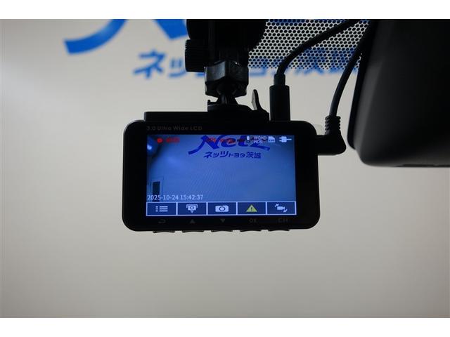 ヴォクシー ハイブリッドZS 煌III ドライブレコーダ アイドリングストップ 地デジTV リヤカメラ 1オナ車 Wエアコン スマートキー ミュージックプレイヤー接続可 DVD再生可 クルコン VSC キーレス アルミホイール ナビ&TV(18枚目)