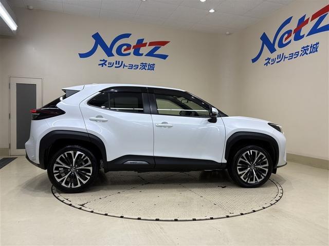 ヤリスクロス ハイブリッドＺ　インテリジェントキー　アルミホイル　ＬＥＤライト　１オ－ナ－　リアカメラ　ナビ　クルーズコントロール　整備記録簿　横滑り防止システム　メモリーナビゲーション　電動シ－ト　パワステ　オートエアコン（7枚目）