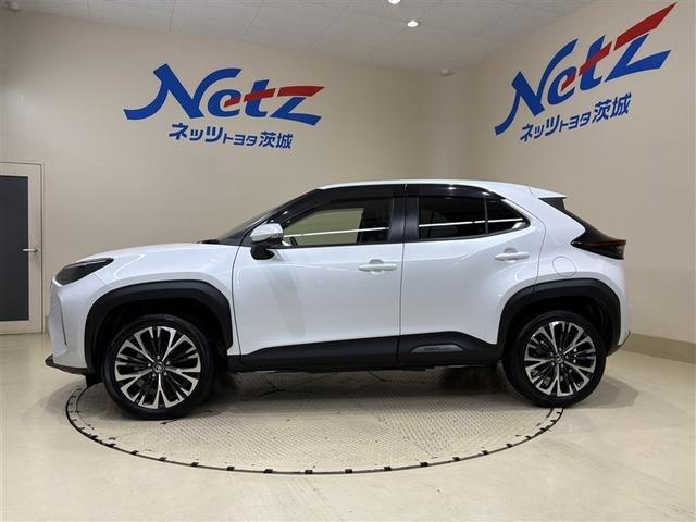 ヤリスクロス ハイブリッドＺ　インテリジェントキー　アルミホイル　ＬＥＤライト　１オ－ナ－　リアカメラ　ナビ　クルーズコントロール　整備記録簿　横滑り防止システム　メモリーナビゲーション　電動シ－ト　パワステ　オートエアコン（10枚目）