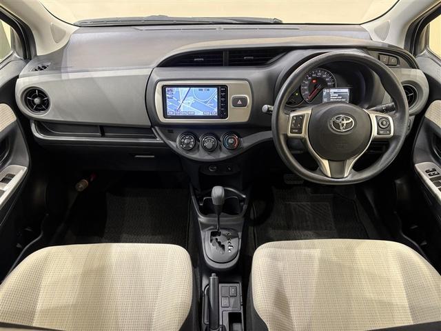 ���F���ɗD��A��������܂Ƃ܂������̂���C���p�l�B�e����X�C�b�`�Ȃǂ��h���C�o�[�̎g���₷���ʒu�ɔz�u����Ă��܂���B