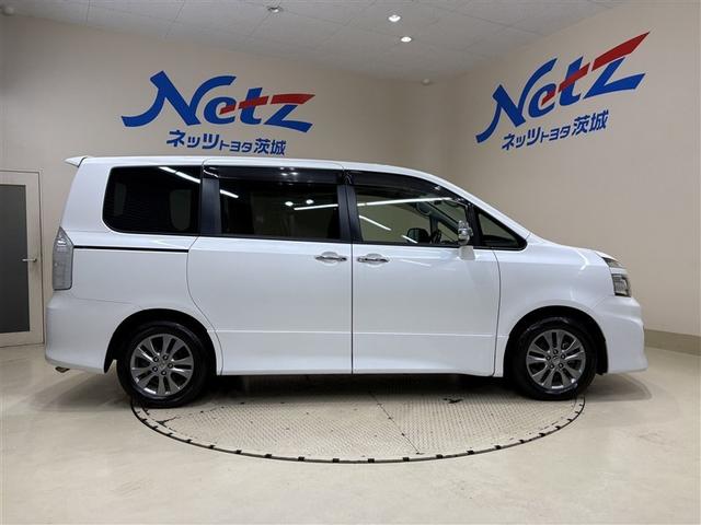 ヴォクシー ＺＳ　煌　両側パワースライドＤ　エアバック　セキュリティ　助手席エアバック　定期点検記録簿　インテリキー　ダブルエアコン　エアコン　パワーステアリング　ナビＴＶ　パワーウィンドウ　ＡＵＸ接続　ＨＤＤナビ　ＡＢＳ（7枚目）