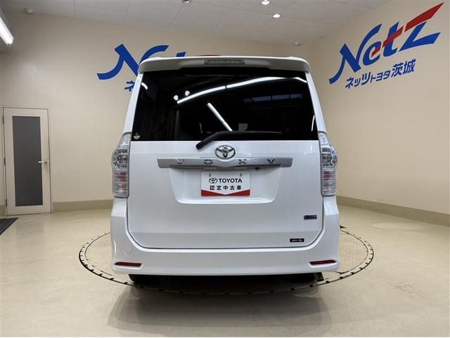 ヴォクシー ＺＳ　煌　両側パワースライドＤ　エアバック　セキュリティ　助手席エアバック　定期点検記録簿　インテリキー　ダブルエアコン　エアコン　パワーステアリング　ナビＴＶ　パワーウィンドウ　ＡＵＸ接続　ＨＤＤナビ　ＡＢＳ（9枚目）