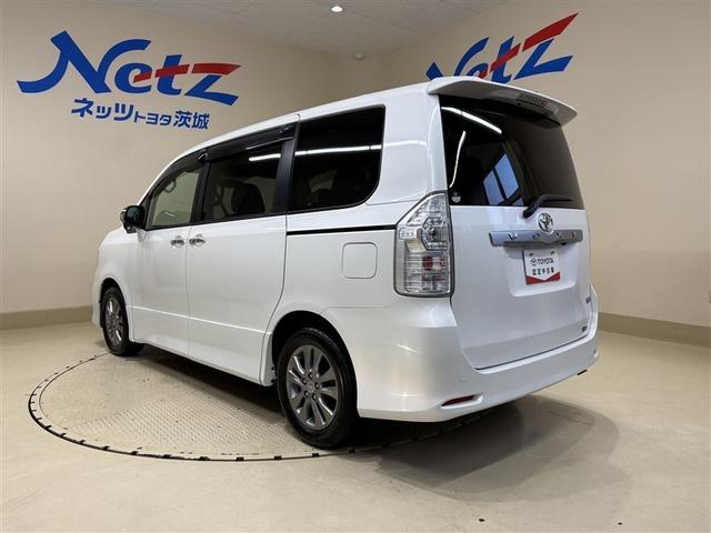 ヴォクシー ＺＳ　煌　両側パワースライドＤ　エアバック　セキュリティ　助手席エアバック　定期点検記録簿　インテリキー　ダブルエアコン　エアコン　パワーステアリング　ナビＴＶ　パワーウィンドウ　ＡＵＸ接続　ＨＤＤナビ　ＡＢＳ（10枚目）