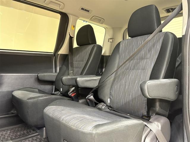 ヴォクシー ＺＳ　煌　両側パワースライドＤ　エアバック　セキュリティ　助手席エアバック　定期点検記録簿　インテリキー　ダブルエアコン　エアコン　パワーステアリング　ナビＴＶ　パワーウィンドウ　ＡＵＸ接続　ＨＤＤナビ　ＡＢＳ（24枚目）