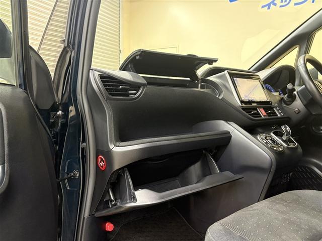 ヴォクシー ハイブリッドＶ　サイドエアバッグ　スマートキープッシュスタート　盗難防止アラーム　記録簿有　ＤＶＤ再生可　Ｂモニター　オートクルーズ　Ｗエアバック　ナビＴＶ　ＥＳＣ　ＥＴＣ車載器　リモコンキー　ＰＳ　ドラレコ付き（27枚目）