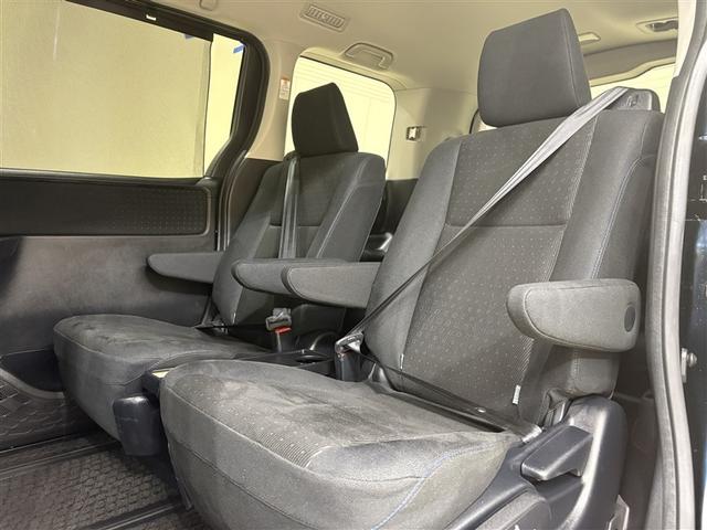 ヴォクシー ハイブリッドＶ　サイドエアバッグ　スマートキープッシュスタート　盗難防止アラーム　記録簿有　ＤＶＤ再生可　Ｂモニター　オートクルーズ　Ｗエアバック　ナビＴＶ　ＥＳＣ　ＥＴＣ車載器　リモコンキー　ＰＳ　ドラレコ付き（30枚目）