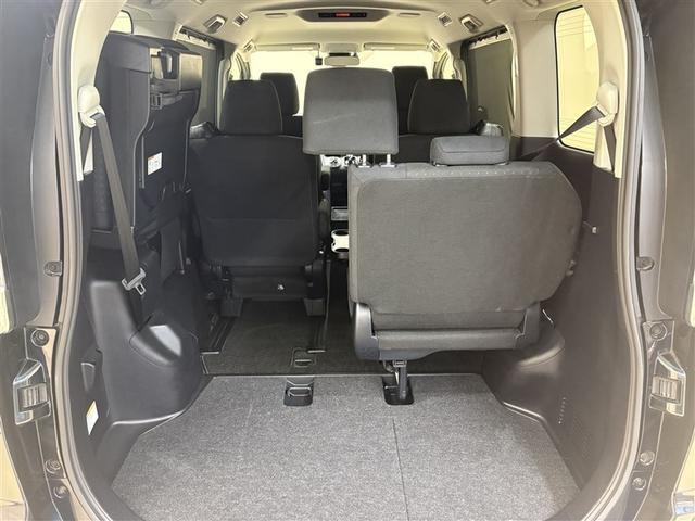 ヴォクシー ハイブリッドＶ　サイドエアバッグ　スマートキープッシュスタート　盗難防止アラーム　記録簿有　ＤＶＤ再生可　Ｂモニター　オートクルーズ　Ｗエアバック　ナビＴＶ　ＥＳＣ　ＥＴＣ車載器　リモコンキー　ＰＳ　ドラレコ付き（32枚目）