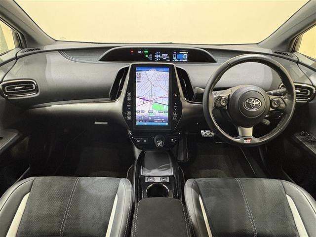 ���F���ɗD��A��������܂Ƃ܂������̂���C���p�l�B�e����X�C�b�`�Ȃǂ��h���C�o�[�̎g���₷���ʒu�ɔz�u����Ă��܂���B