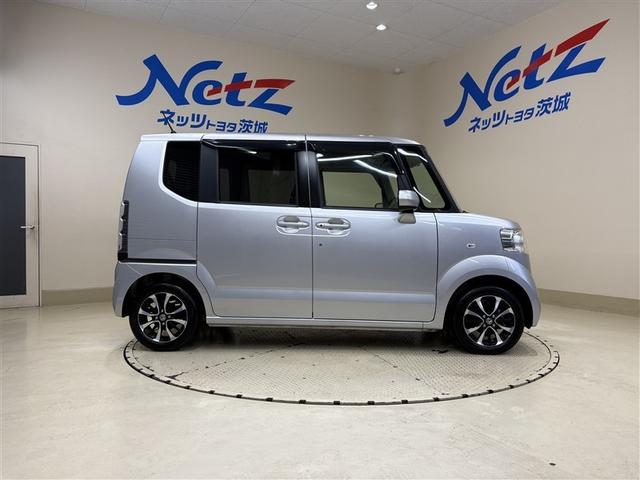 Ｎ－ＢＯＸ Ｇ　Ｒカメ　プッシュスタートスマートキー　Ｉストップ　盗難警報装置　メンテナンスノート　助手席エアバッグ　運転席エアバッグ　横スベリ防止　ＡＢＳ付き　アルミホイール　ＤＶＤ再生可能　エアコン　ＰＳ　ＡＵＸ（6枚目）