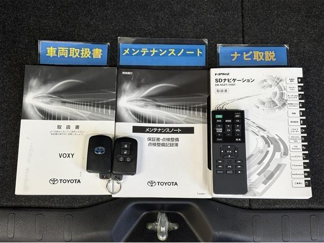 ヴォクシー ハイブリッドＺＳ　煌ＩＩＩ　衝突軽減ブレーキサポート　ワンオーナー車　オートクルーズ　両電動ドア　横滑防止装置　ＬＥＤライト　ＡＢＳ　Ｂモニター　スマキー　アイドリングストップ　エアバッグ　アルミ　ＤＶＤ再生可能　記録簿　ＷＡＣ（35枚目）