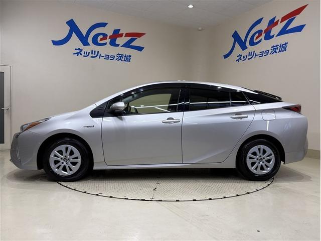 プリウス Ｓセーフティプラス　インテリキー　ワンオナ　地デジフルセグＴＶ　ＤＶＤ視聴可　アイドリングストップ車　リアカメラ　定期点検記録簿　オートクルーズ　サイドエアバッグ　パワーウインドウ　助手席エアバッグ　フルオートエアコン（10枚目）