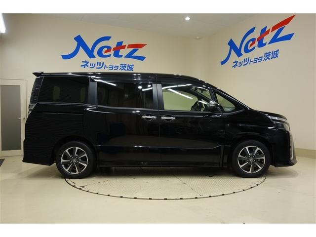 ヴォクシー ZS 煌III プリクラッシュ スマートキ アイスト DVD再生機能 記録簿付き 横滑り防止装置 ナビTV アルミ 三列シート WAC 盗難防止 オートエアコン キーレス ETC装備 パワステ メモリナビ クルコン(6枚目)