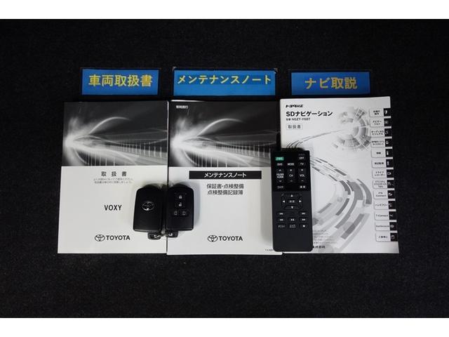 ヴォクシー ZS 煌III プリクラッシュ スマートキ アイスト DVD再生機能 記録簿付き 横滑り防止装置 ナビTV アルミ 三列シート WAC 盗難防止 オートエアコン キーレス ETC装備 パワステ メモリナビ クルコン(33枚目)