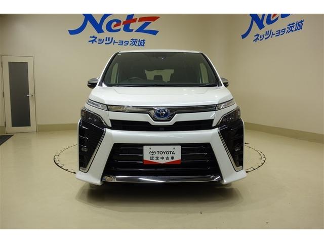 ヴォクシー ハイブリッドＺＳ　煌ＩＩＩ　アイドリングストップ　地デジＴＶ　リヤカメラ　１オナ車　Ｗエアコン　スマートキー　ミュージックプレイヤー接続可　ＤＶＤ再生可　クルコン　ＶＳＣ　キーレス　アルミホイール　ナビ＆ＴＶ　ＬＥＤヘッドランプ（4枚目）