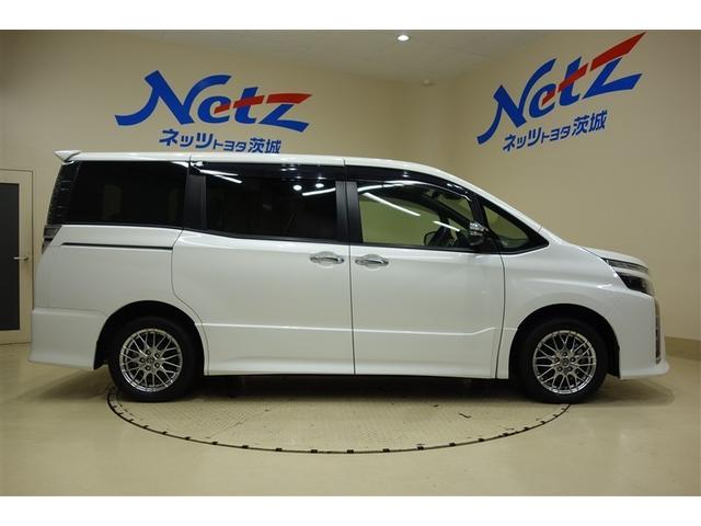 ヴォクシー ハイブリッドＺＳ　煌ＩＩＩ　アイドリングストップ　地デジＴＶ　リヤカメラ　１オナ車　Ｗエアコン　スマートキー　ミュージックプレイヤー接続可　ＤＶＤ再生可　クルコン　ＶＳＣ　キーレス　アルミホイール　ナビ＆ＴＶ　ＬＥＤヘッドランプ（6枚目）