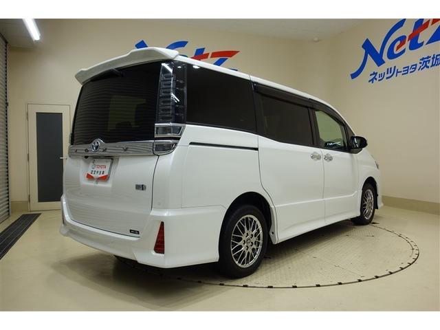 ヴォクシー ハイブリッドＺＳ　煌ＩＩＩ　アイドリングストップ　地デジＴＶ　リヤカメラ　１オナ車　Ｗエアコン　スマートキー　ミュージックプレイヤー接続可　ＤＶＤ再生可　クルコン　ＶＳＣ　キーレス　アルミホイール　ナビ＆ＴＶ　ＬＥＤヘッドランプ（7枚目）