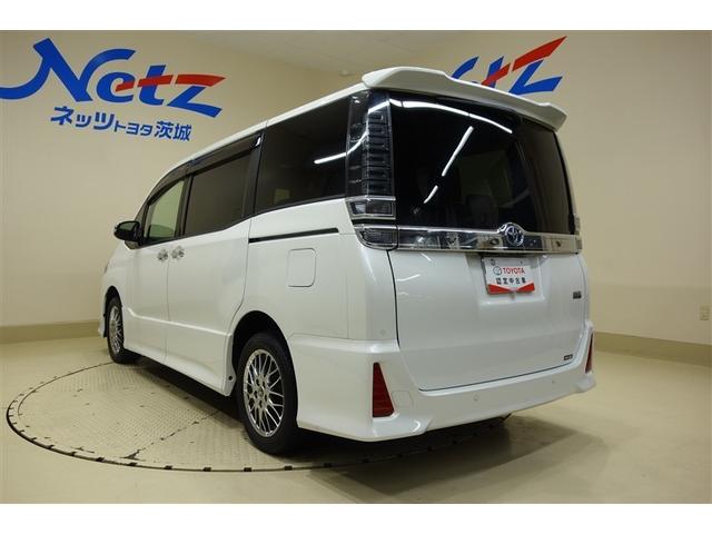 ヴォクシー ハイブリッドＺＳ　煌ＩＩＩ　アイドリングストップ　地デジＴＶ　リヤカメラ　１オナ車　Ｗエアコン　スマートキー　ミュージックプレイヤー接続可　ＤＶＤ再生可　クルコン　ＶＳＣ　キーレス　アルミホイール　ナビ＆ＴＶ　ＬＥＤヘッドランプ（9枚目）
