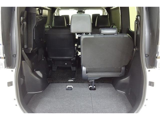 ヴォクシー ハイブリッドＺＳ　煌ＩＩＩ　アイドリングストップ　地デジＴＶ　リヤカメラ　１オナ車　Ｗエアコン　スマートキー　ミュージックプレイヤー接続可　ＤＶＤ再生可　クルコン　ＶＳＣ　キーレス　アルミホイール　ナビ＆ＴＶ　ＬＥＤヘッドランプ（30枚目）