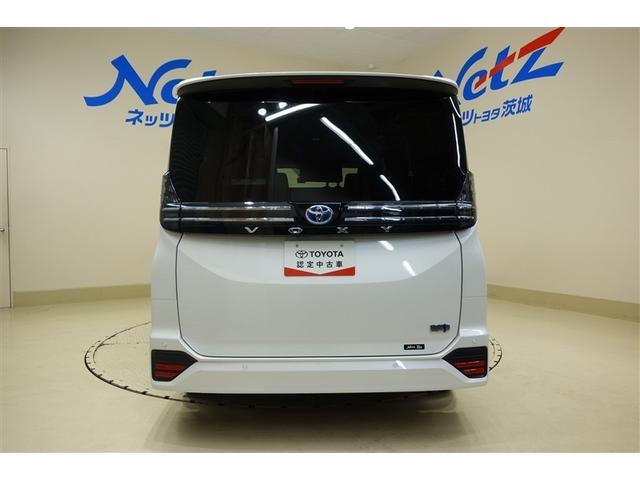 ヴォクシー ハイブリッドＳ－Ｚ　パワーウィンドウ　ＤＶＤ再生機能　インテリキー　横滑防止装置　地デジＴＶ　アクティブクルーズコントロール　１オナ　フルオートエアコン　リアカメラ　エアバッグ　ＡＢＳ　１００Ｖ充電　ナビＴＶ　ＷＡＣ（8枚目）