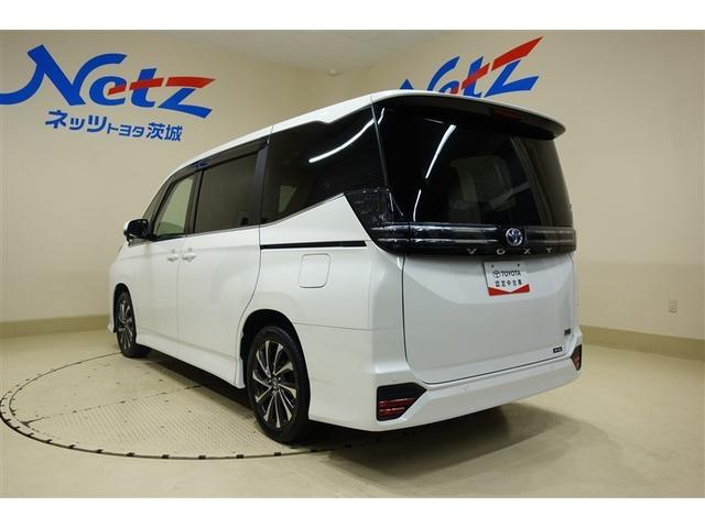 ヴォクシー ハイブリッドＳ－Ｚ　パワーウィンドウ　ＤＶＤ再生機能　インテリキー　横滑防止装置　地デジＴＶ　アクティブクルーズコントロール　１オナ　フルオートエアコン　リアカメラ　エアバッグ　ＡＢＳ　１００Ｖ充電　ナビＴＶ　ＷＡＣ（9枚目）