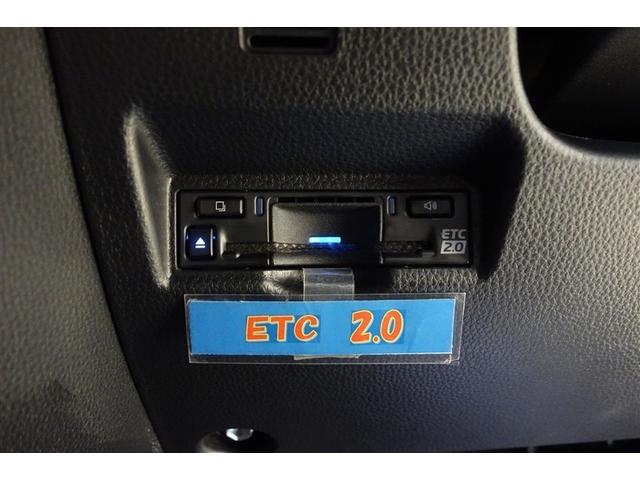 ヴォクシー ハイブリッドＳ－Ｚ　パワーウィンドウ　ＤＶＤ再生機能　インテリキー　横滑防止装置　地デジＴＶ　アクティブクルーズコントロール　１オナ　フルオートエアコン　リアカメラ　エアバッグ　ＡＢＳ　１００Ｖ充電　ナビＴＶ　ＷＡＣ（17枚目）