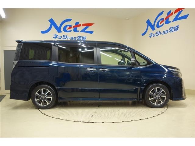 ヴォクシー ZS 煌 地上デジタル TSS 両側パワードア アイドリングストップ車 パワーウィンド 横滑防止 整備記録簿 DVD可 盗難防止装置 スマートエントリー Bカメラ AUX LEDヘッドライト メモリーナビ AW(6枚目)