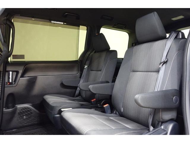 ヴォクシー ZS 煌 地上デジタル TSS 両側パワードア アイドリングストップ車 パワーウィンド 横滑防止 整備記録簿 DVD可 盗難防止装置 スマートエントリー Bカメラ AUX LEDヘッドライト メモリーナビ AW(28枚目)