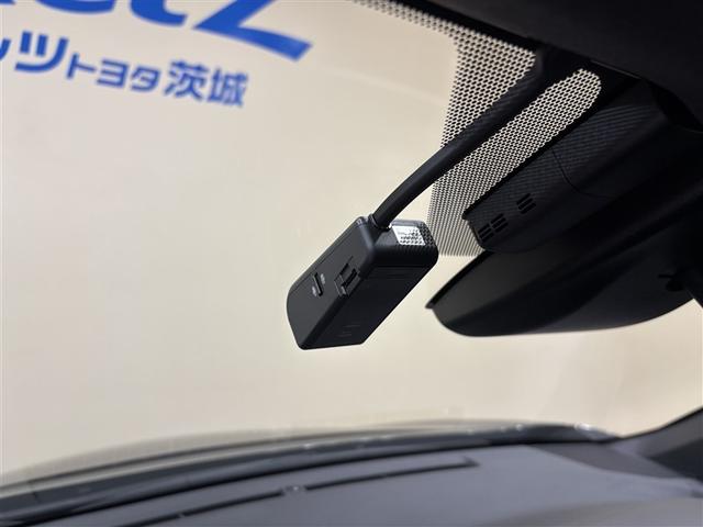 Ｃ－ＨＲ Ｇ　モード　ネロ　セーフティプラスＩＩＩ　プリクラッシュセーフティ　盗難防止装置　ＬＥＤヘッドライト　キーレス　半革　クルコン　定期点検記録簿　メモリーナビ　ＥＴＣ　スマートキー　ミュージックプレイヤー接続可　ナビ　ワンオーナー　バックカメラ（16枚目）