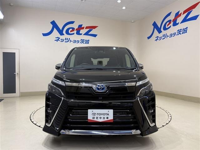 ヴォクシー ハイブリッドＺＳ　煌ＩＩＩ　アイドリングストップ　地デジＴＶ　リヤカメラ　１オナ車　Ｗエアコン　スマートキー　ミュージックプレイヤー接続可　ＤＶＤ再生可　クルコン　ＶＳＣ　キーレス　アルミホイール　ナビ＆ＴＶ　ＬＥＤヘッドランプ（4枚目）