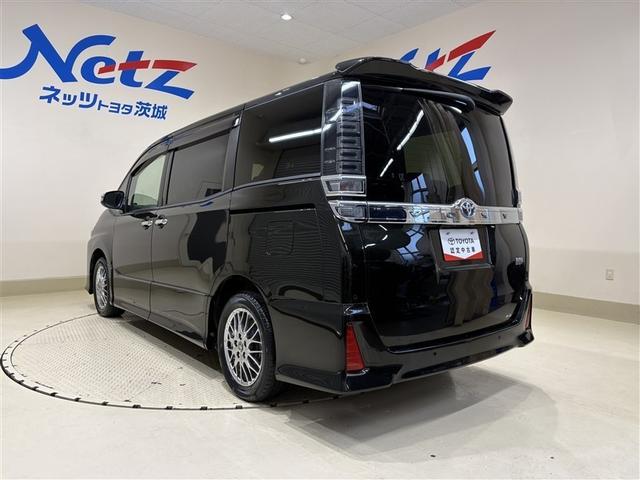 ヴォクシー ハイブリッドＺＳ　煌ＩＩＩ　アイドリングストップ　地デジＴＶ　リヤカメラ　１オナ車　Ｗエアコン　スマートキー　ミュージックプレイヤー接続可　ＤＶＤ再生可　クルコン　ＶＳＣ　キーレス　アルミホイール　ナビ＆ＴＶ　ＬＥＤヘッドランプ（9枚目）