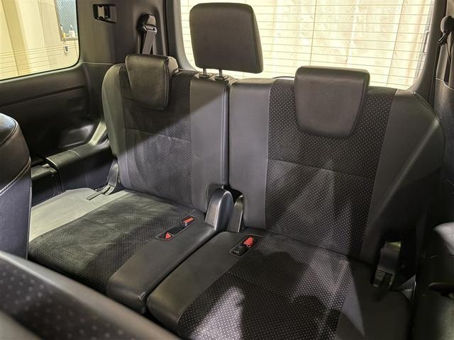 ヴォクシー ハイブリッドＺＳ　煌ＩＩＩ　アイドリングストップ　地デジＴＶ　リヤカメラ　１オナ車　Ｗエアコン　スマートキー　ミュージックプレイヤー接続可　ＤＶＤ再生可　クルコン　ＶＳＣ　キーレス　アルミホイール　ナビ＆ＴＶ　ＬＥＤヘッドランプ（31枚目）