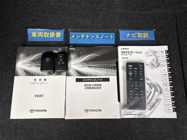 ヴォクシー ハイブリッドＺＳ　煌ＩＩＩ　アイドリングストップ　地デジＴＶ　リヤカメラ　１オナ車　Ｗエアコン　スマートキー　ミュージックプレイヤー接続可　ＤＶＤ再生可　クルコン　ＶＳＣ　キーレス　アルミホイール　ナビ＆ＴＶ　ＬＥＤヘッドランプ（35枚目）