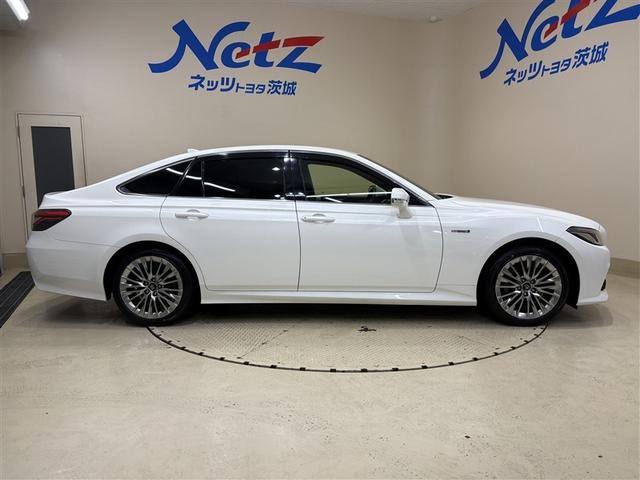 クラウンハイブリッド Ｓ　Ｃパッケージ　ディスプレイオーディオナビ　フルセグＴＶ　ブルートゥース　ＤＶＤ再生　リヤカメラ　ＥＴＣ　スマートキーオートエアコン　シートヒーター　クルーズコントロール　ＬＥＤライト　セーフティセンス　アルミ（7枚目）