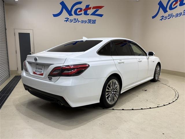 クラウンハイブリッド Ｓ　Ｃパッケージ　ディスプレイオーディオナビ　フルセグＴＶ　ブルートゥース　ＤＶＤ再生　リヤカメラ　ＥＴＣ　スマートキーオートエアコン　シートヒーター　クルーズコントロール　ＬＥＤライト　セーフティセンス　アルミ（8枚目）