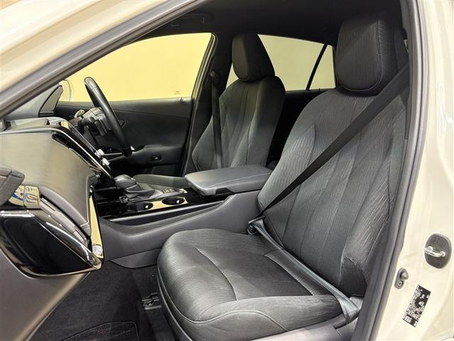 クラウンハイブリッド Ｓ　Ｃパッケージ　ディスプレイオーディオナビ　フルセグＴＶ　ブルートゥース　ＤＶＤ再生　リヤカメラ　ＥＴＣ　スマートキーオートエアコン　シートヒーター　クルーズコントロール　ＬＥＤライト　セーフティセンス　アルミ（27枚目）