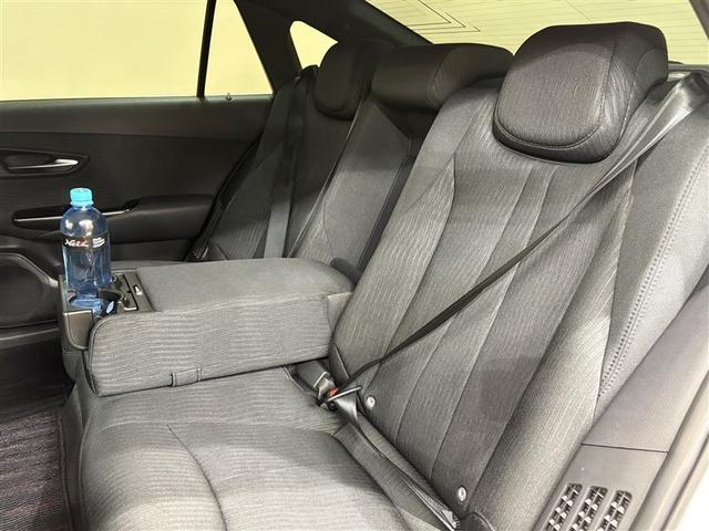 クラウンハイブリッド Ｓ　Ｃパッケージ　ディスプレイオーディオナビ　フルセグＴＶ　ブルートゥース　ＤＶＤ再生　リヤカメラ　ＥＴＣ　スマートキーオートエアコン　シートヒーター　クルーズコントロール　ＬＥＤライト　セーフティセンス　アルミ（28枚目）