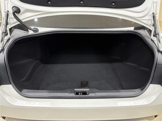 クラウンハイブリッド Ｓ　Ｃパッケージ　ディスプレイオーディオナビ　フルセグＴＶ　ブルートゥース　ＤＶＤ再生　リヤカメラ　ＥＴＣ　スマートキーオートエアコン　シートヒーター　クルーズコントロール　ＬＥＤライト　セーフティセンス　アルミ（29枚目）