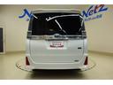 ヴォクシー ハイブリッドＺＳ　煌ＩＩＩ　アイドリングストップ　地デジＴＶ　リヤカメラ　１オナ車　Ｗエアコン　スマートキー　ミュージックプレイヤー接続可　ＤＶＤ再生可　クルコン　ＶＳＣ　キーレス　アルミホイール　ナビ＆ＴＶ　ＬＥＤヘッドランプ（8枚目）